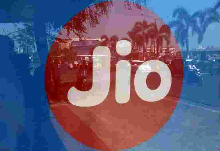 Reliance Jio Gigafiber vs其他：宽带，速度，电视资费计划比较