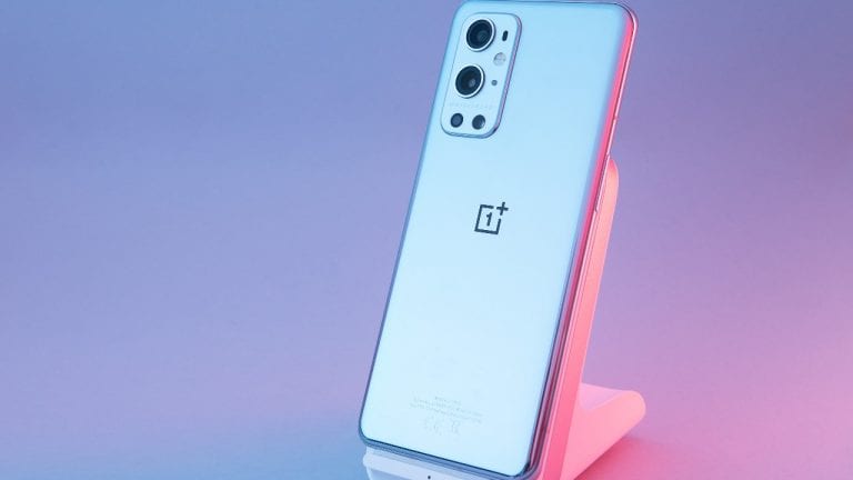 OnePlus 9 Pro和OnePlus 9评论：使用警告的光滑运营商