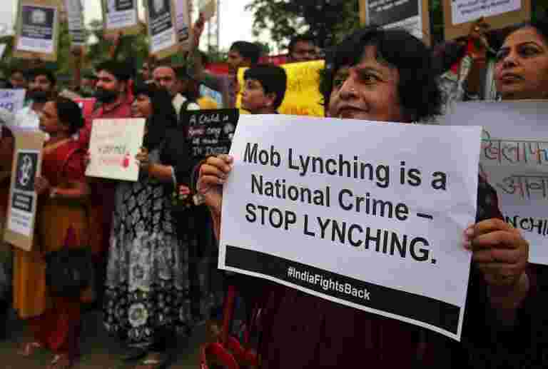 'Lynch Nation'：记者电影制片人凭证绝望和力量的见证